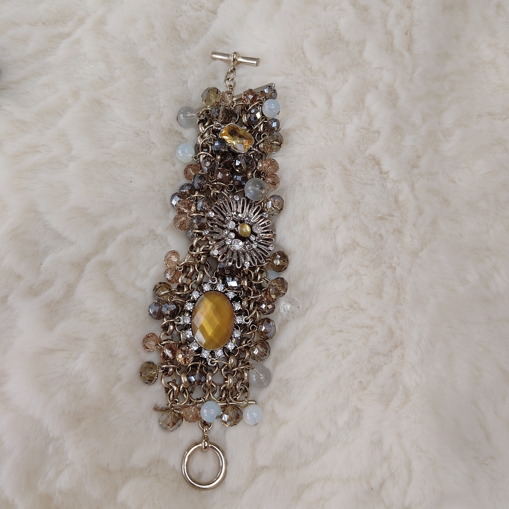 Chunky Rhinestone Flowers Chain mail Style Toggle Bracelet 7.5 Inches